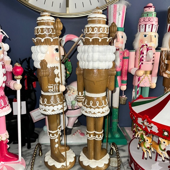 Holiday Christmas gingerbread nutcracker set of 2 - Picture 4 of 4